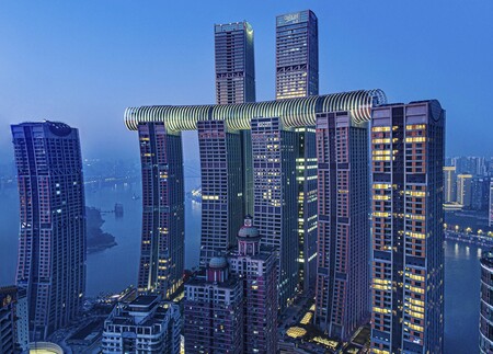 China inaugura el rascacielos horizontal "más alto" del mundo y es arquitectónicamente desconcertante