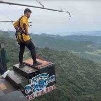Si quieres superar el miedo a las alturas, este parque de atracciones chino lo pondrá a prueba como nunca