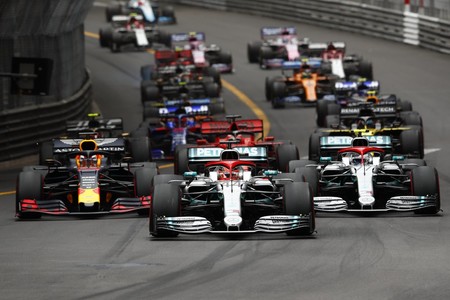 Lewis Hamilton pide motores V12, cambio manual y menos escapatorias para la Fórmula 1 a partir de 2021