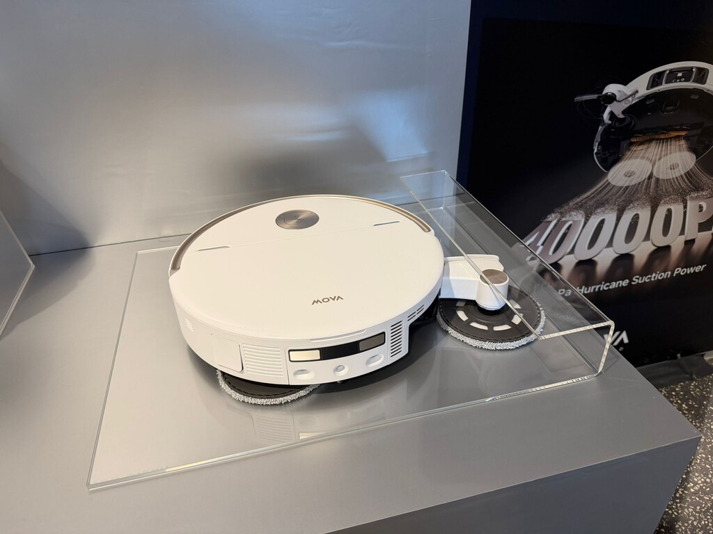 El nuevo robot de limpieza de Mova quiere acabar con la suciedad en los rincones: lo soluciona con brazos extensibles