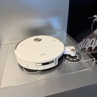 Mova es la submarca de Dreame: ha lanzado un robot muy top cargado de brazos para fregar y barrer