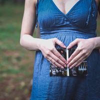 Semana 19 de embarazo: ha comenzado a crecerle pelo a tu bebé