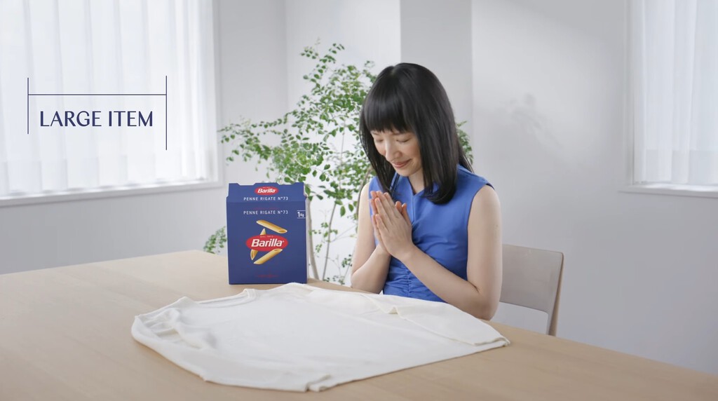 Las cajas de alimentos vacías son tan buenas para envíos/doblar ropa que hasta Marie Kondo las está usando 