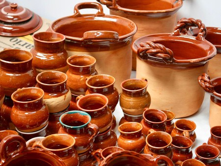 No es Hidalgo ni Edomex: el pueblito de Puebla famoso por sus ollas, cazuelas y artesanías de barro rojo ideal para un viaje exprés