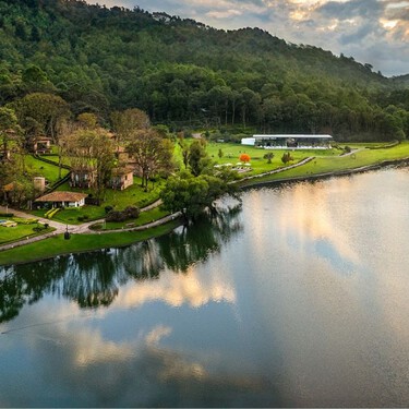 Sierra Lago, las cabañas de ensueño con la vista más mágica de Jalisco: caballos, albercas y una laguna hermosa