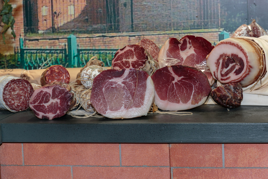 Más allá del salami y la mortadela la guía definitiva de los embutidos