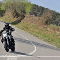Así da gusto entrar en marzo: prueba de la Ducati Hypermotard 939, comparativa motos retro y MotoGP