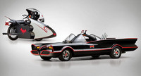 A la venta la moto de Batman y una réplica del Batmóvil de 1966