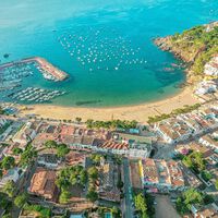Era uno de los pueblos pesqueros más bonitos de la Costa Brava, pero el turismo lo ha convertido en un parque temático para viajar en camper 
