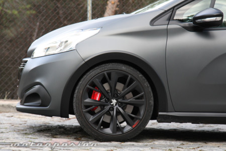 Peugeot 208 GTi by Peugeot Sport