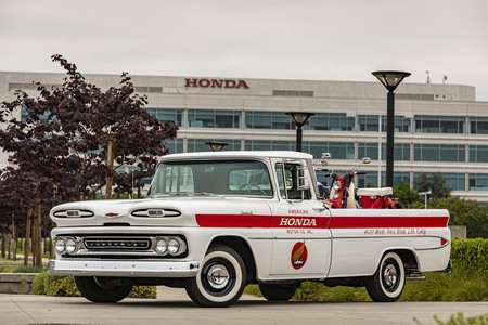 Honda restaura una pickup Chevrolet