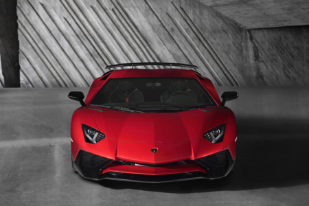 Este es el vídeo que necesitas para terminar el día relajado: Lamborghini Aventador SV a fondo en la Isla de Man