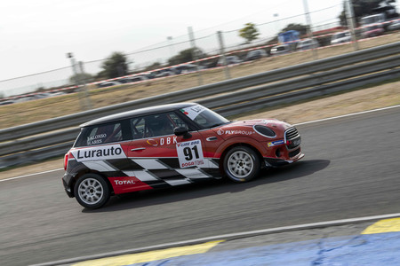 La Copa Lurauto MINI, vista desde dentro: vivimos la emoción de correr en coches a un precio asequible