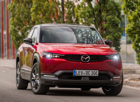 El Mazda MX-30, a detalle en 157 fotos: el primer auto eléctrico de Mazda desde todos sus ángulos