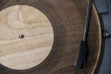 Si quieres que tus vinilos sean eternos, grábalos en madera, piedra o metal