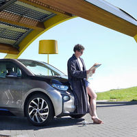 Si tu piso es nuevo deberías tener una preinstalación de toma de corriente en tu plaza parking, así lo dicta la ley 