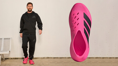 Parecen Unas Zapatillas Venidas Del Futuro Pero En Realidad Son Las Chanclas Mas Comodas Con Las Que Messi Descansa Entre Partidos Y Con Las Que Tu Look No Pasara Desapercibido