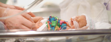 Cinco cosas positivas que puedes decir o hacer por los padres de bebés prematuros
