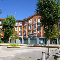 Móstoles enseña el camino: cada vez más ciudades españolas están recalificando locales comerciales como viviendas