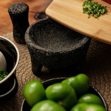 Salsas verdes que no son de tomatillo: recetas con chile poblano y serrano para acompañar tus platillos