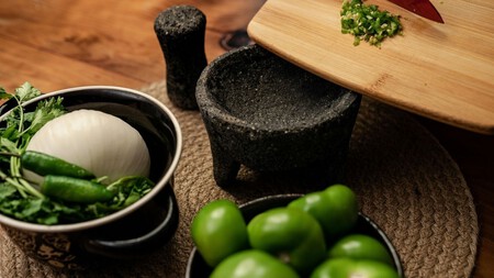 Salsas verdes que no son de tomatillo: recetas con chile poblano y serrano para acompañar tus platillos