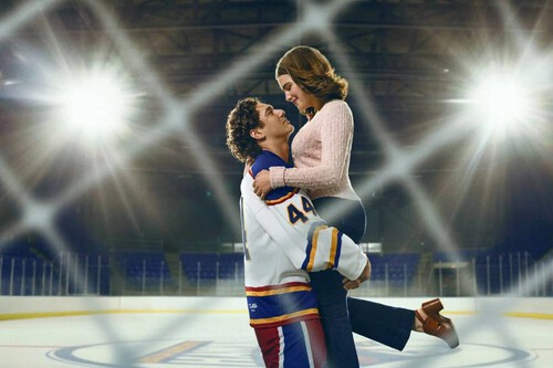 'Kiss Me' va mucho más allá de muchas otras series juveniles. La serie de Amazon es un retrato fresco sobre relaciones y consentimiento 