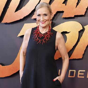 Cristina Cifuentes se viste de Barbie: el look más fuerte de la ex-política con gafas de corazón incluidas 