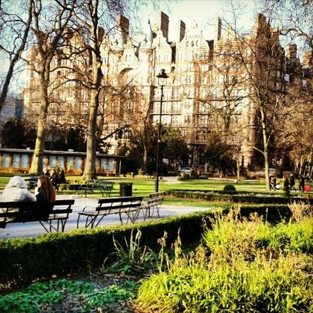 Russell Square en Londres: de picnic junto a las ardillas
