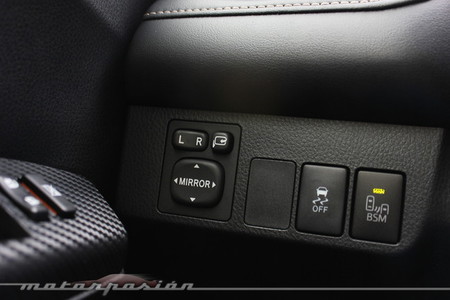 Toyota RAV4 2013 - BSM, detector de ángulo muerto