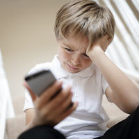 El ciberbullying aumenta entre los niños a edades cada vez más tempranas: cómo combatirlo durante la cuarentena