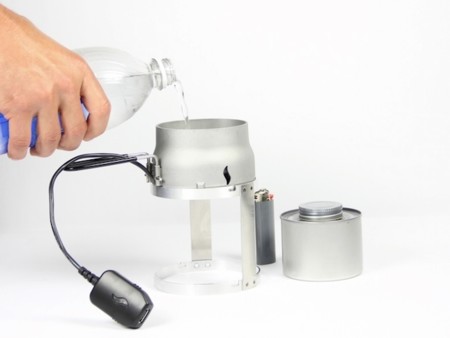 Con este cargador solo necesitarás una vela como fuente de energía: Candle Charger