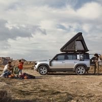 El Land Rover Defender ahora puede tener su propia tienda de campaña sobre el techo, y cuesta más de 3.000 euros