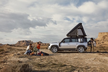 El Land Rover Defender ahora puede tener su propia tienda de campaña sobre el techo, y cuesta más de 3.000 euros