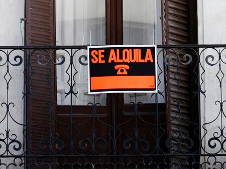 Letrero Anuncia Piso Alquiler Centro Madrid 2502783