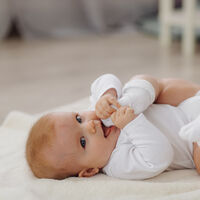 31 nombres de niña y niño inspirados en el arte para tu bebé 