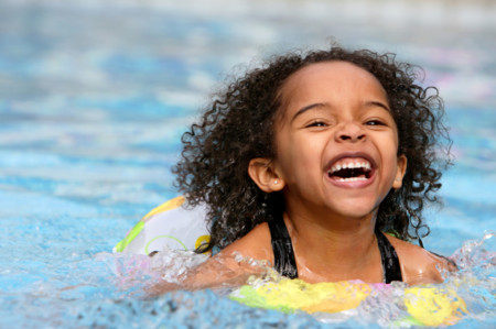 Al agua patos con los niños Cazando Gangas
