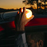 Ojo con la luz V16. Si la activas durante demasiado tiempo para probarla puede dar un falso positivo y enviar la alerta a la DGT