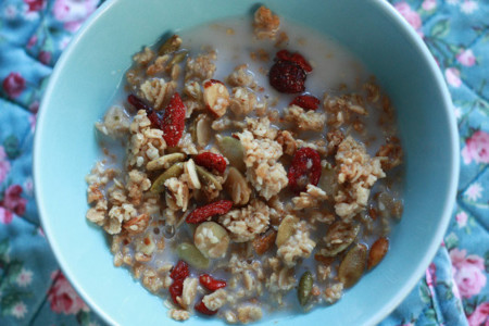 Tres ejemplos de desayunos vegetarianos con proteínas completas