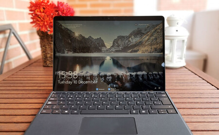 Windows 10 en ARM ya permite emulación de aplicaciones de 64 bits: un paso más en el largo camino que le queda por delante