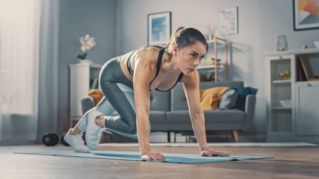 Animal flow para entrenar en casa: aprende a realizar beast reach, un ejercicio completo y sencillo sin material