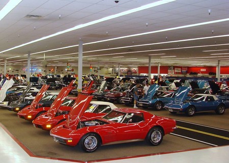 Cuando la afición por los Chevy se te va de las manos y te tienes que comprar un Walmart para guardarlos