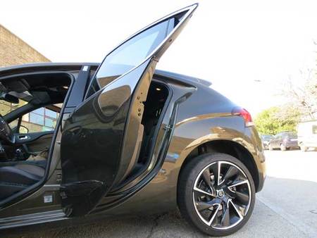 Detalle de la puerta trasera del Citroën DS4, un verdadero despropósito