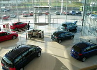 Los concesionarios quieren reconvertirse debido a que la gente decide qué coche comprar por Internet