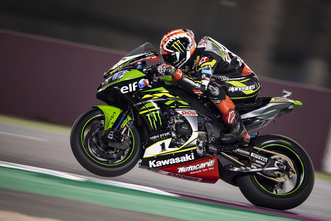 Un descomunal Jonathan Rea cierra 2019 con un triplete en Catar e igualando el récord de victorias