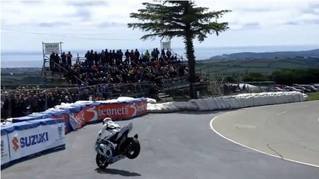 La moto siempre va allí donde tu miras