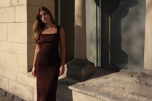 Vestido marrón de stradivarius