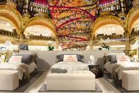 Vuela a París, duerme gratis en las Galerías Lafayette y compra antes que nadie en las rebajas