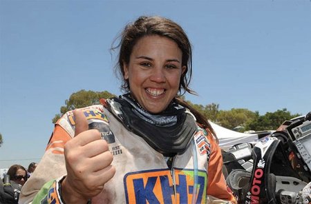Laia Sanz al término de su primer Dakar