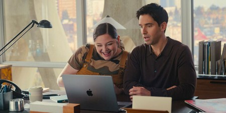 Jimmy y Kyla en 'Hacks'