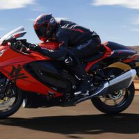 Hace 30 años las marcas japonesas llegaron a un pacto: ninguna moto superaría los 300 km/h. Y entonces llegó la Suzuki Hayabusa a casi 450 km/h  